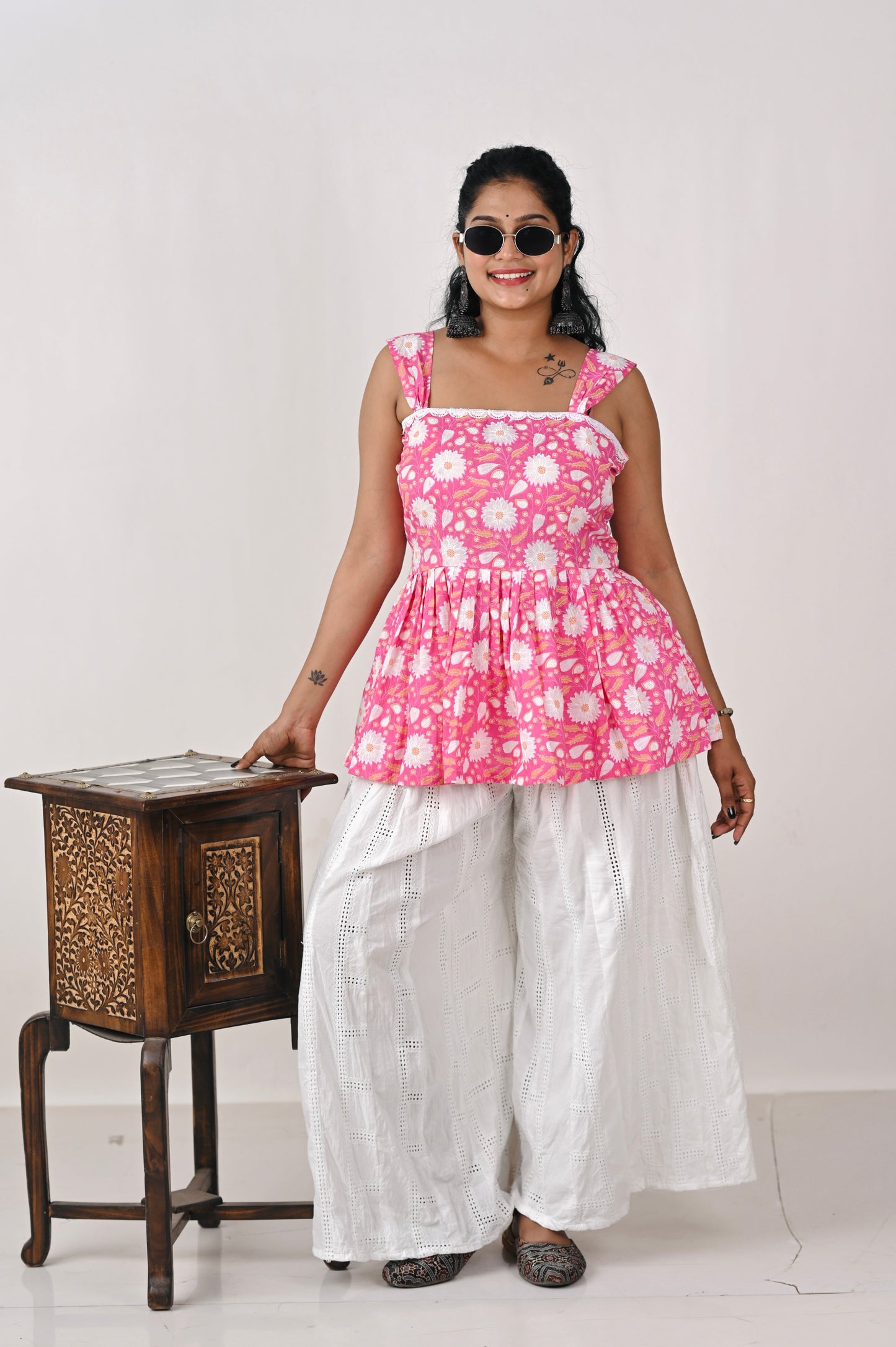 Pink white Floral cotton short Kurti for women| Jaipur fabric 🌸